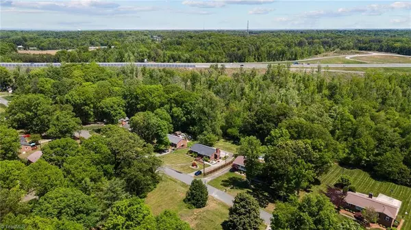 4371 Winnabow RD, Winston Salem, NC 27105