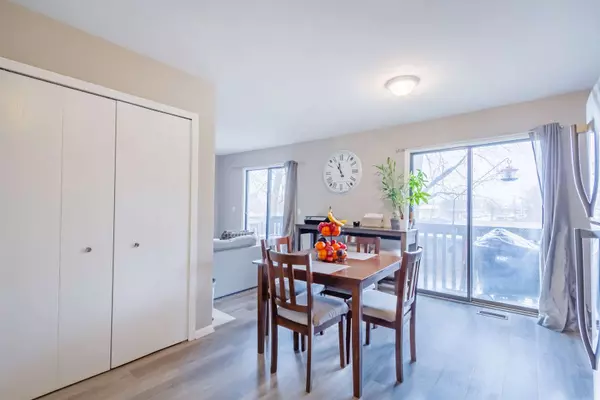 2350 South ST #B, Elgin, IL 60123