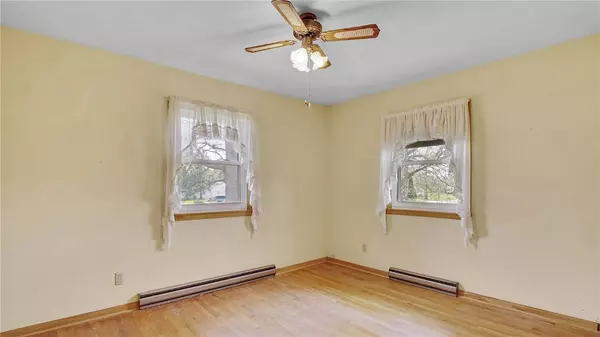 495 S Troy Road, Robins, IA 52328