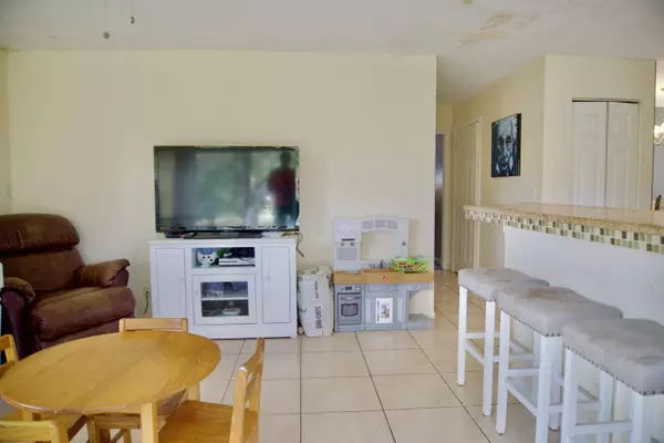 1043 Aspri WAY, Riviera Beach, FL 33418