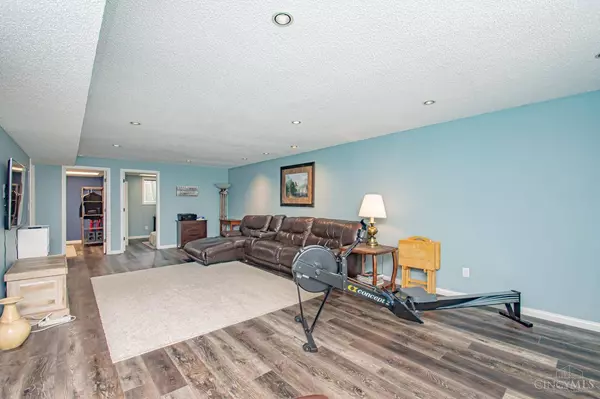 855 Watkins Glen Dr, Centerville, OH 45458