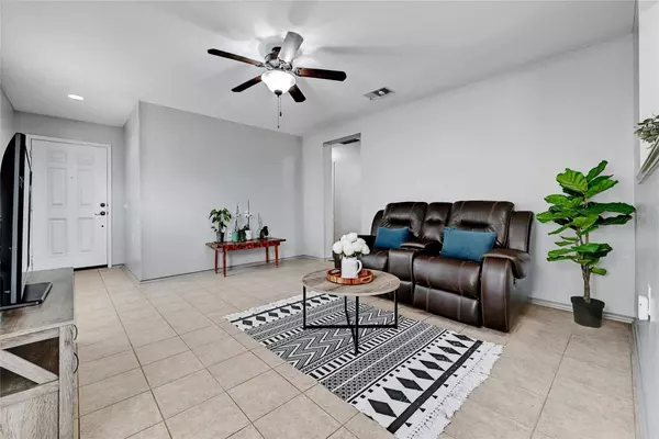 9404 Edmundsbury DR, Austin, TX 78747