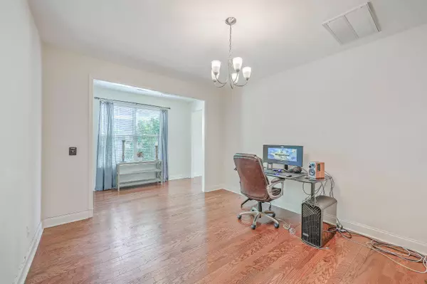 255 Palmetto Walk Dr, Summerville, SC 29486