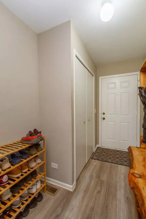 2350 South ST #B, Elgin, IL 60123