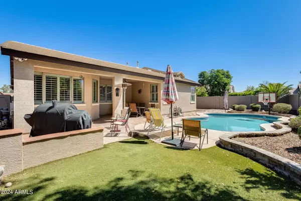 8805 W PALMAIRE Avenue, Glendale, AZ 85305