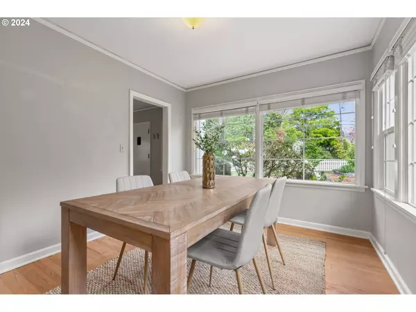 2212 SW TAYLORS FERRY RD, Portland, OR 97219