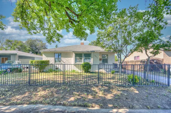 1825 E Cambridge Avenue, Fresno, CA 93703