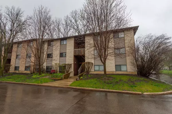 2350 South ST #B, Elgin, IL 60123