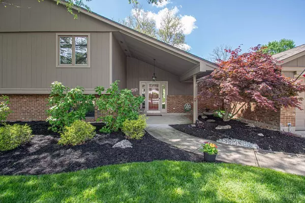 855 Watkins Glen Dr, Centerville, OH 45458