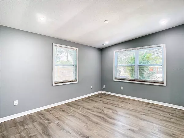 10407 N LANTANA AVE, Tampa, FL 33612