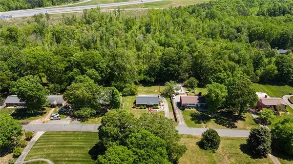 4371 Winnabow RD, Winston Salem, NC 27105