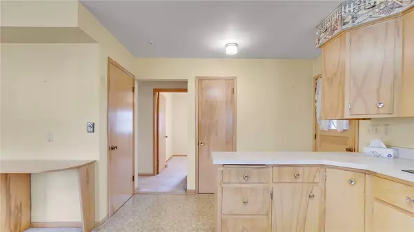 495 S Troy Road, Robins, IA 52328