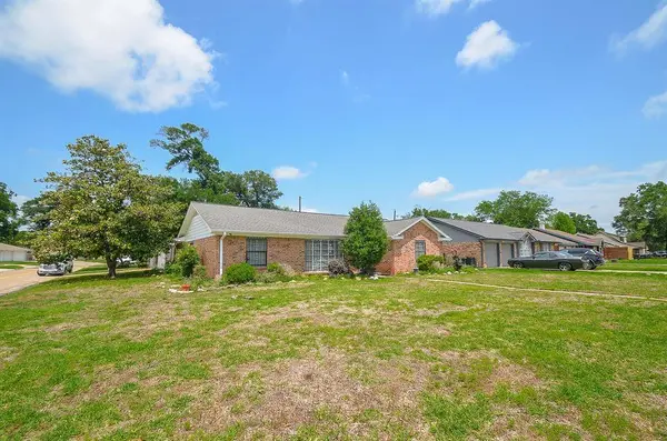 14123 Woodforest BLVD, Houston, TX 77015