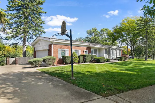 393 E Park AVE, Elmhurst, IL 60126