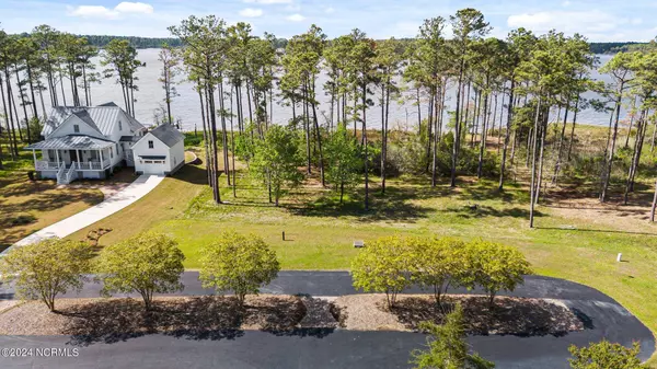 261 Oyster Point Road, Oriental, NC 28571