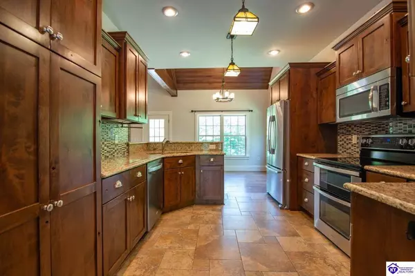 325 Dogwood Circle, Radcliff, KY 40160