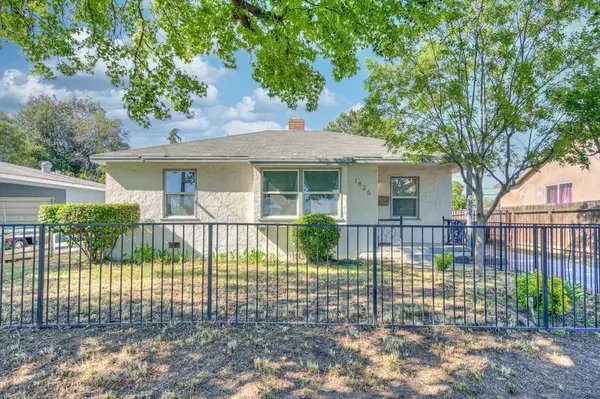1825 E Cambridge Avenue, Fresno, CA 93703