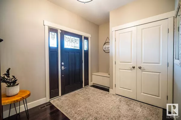 2425 ASHCRAFT CR SW, Edmonton, AB T6W 2M9