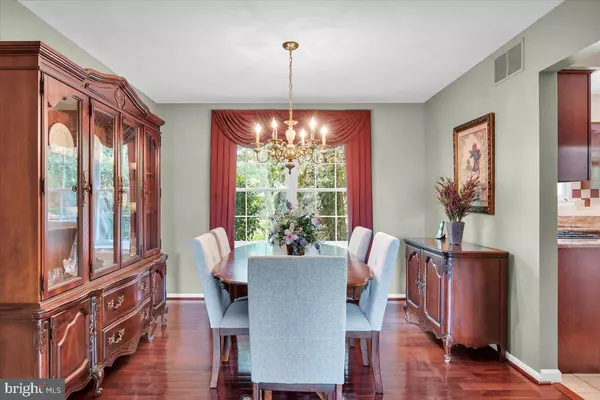 10 SADDLER DR, Medford, NJ 08055