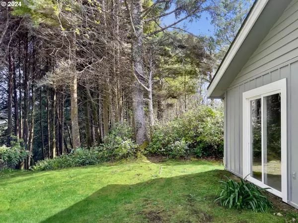 3710 SE DUNE AVE, Lincoln City, OR 97367