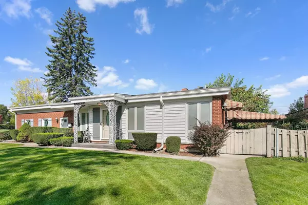 393 E Park AVE, Elmhurst, IL 60126