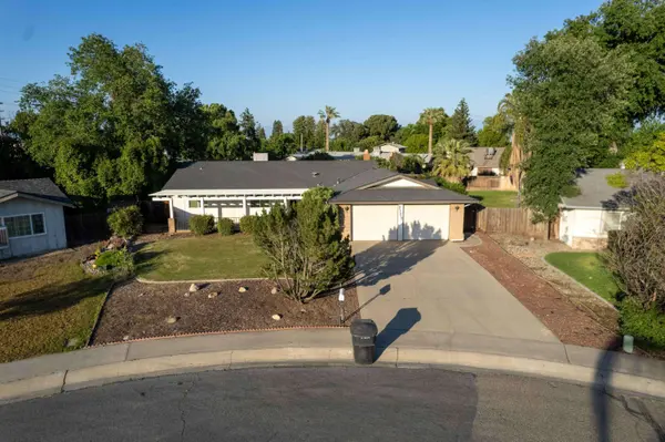 2100 S Jacob Street, Visalia, CA 93277