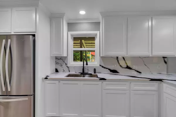 82 Powers Dr, Laurel, MS 39443