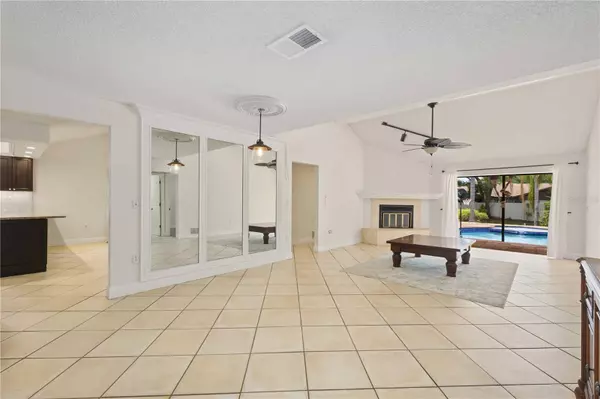 4822 WILD DOVE LN, Sarasota, FL 34232