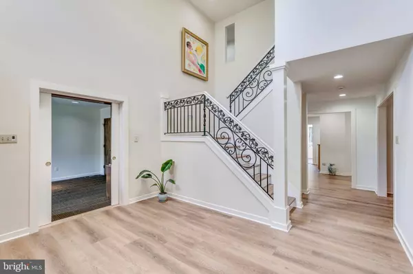 11304 CROSSING GLEN CT, Potomac, MD 20854