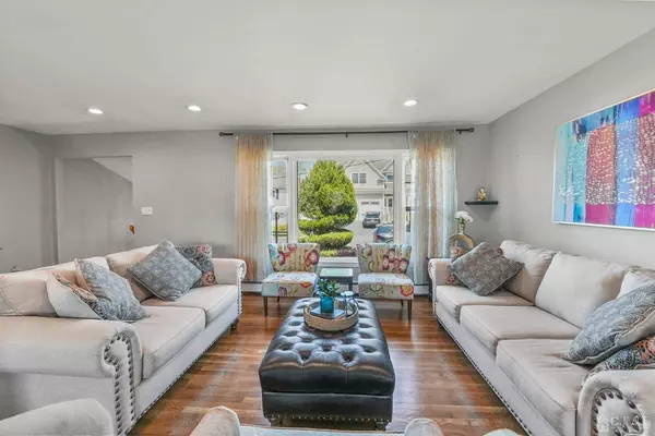 11 S Cliff RD, Colonia, NJ 07067