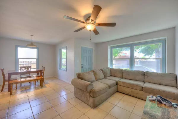 1825 E Cambridge Avenue, Fresno, CA 93703