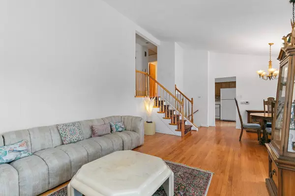 393 E Park AVE, Elmhurst, IL 60126