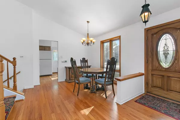 393 E Park AVE, Elmhurst, IL 60126