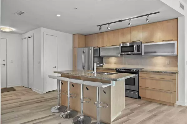 215 13 AVE SW #2005, Calgary, AB T2R 0V6