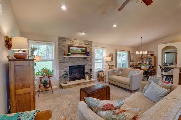 4374 Memorial Circle, Windsor, WI 53598