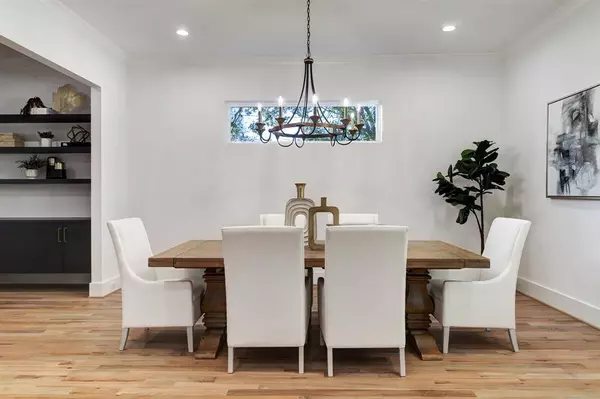 4627 Verone ST, Bellaire, TX 77401