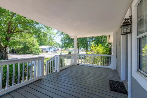 106 NW Thames Place, Fort Walton Beach, FL 32548