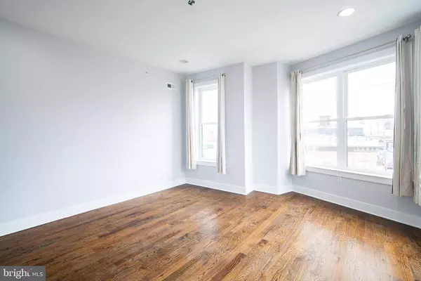 1241 S 24th St #B, Philadelphia, PA 19146-4127