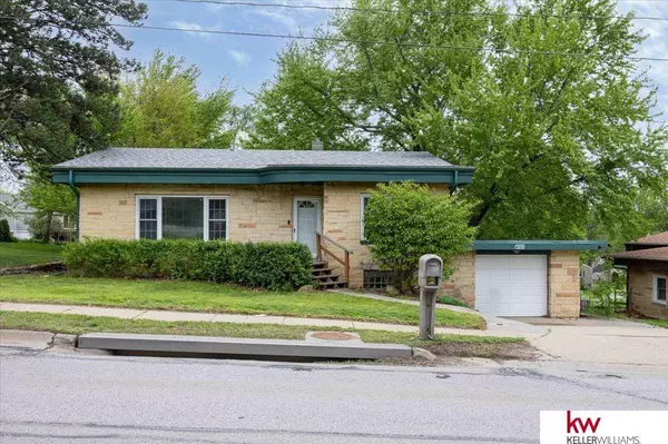 7859 Maple Street, Omaha, NE 68134