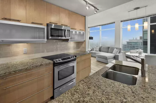 215 13 AVE SW #2005, Calgary, AB T2R 0V6