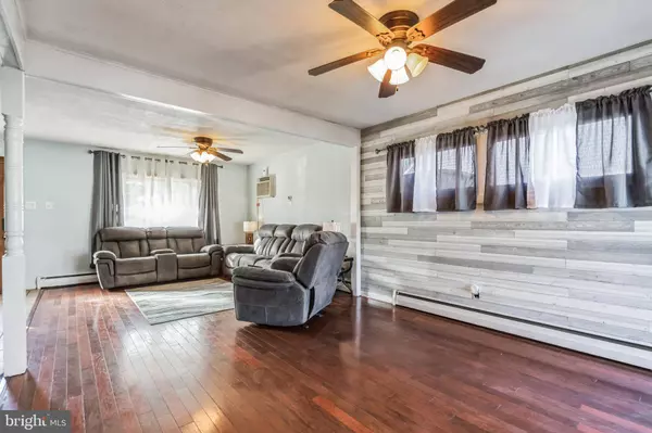 2935 NORMANDY DR, Philadelphia, PA 19154