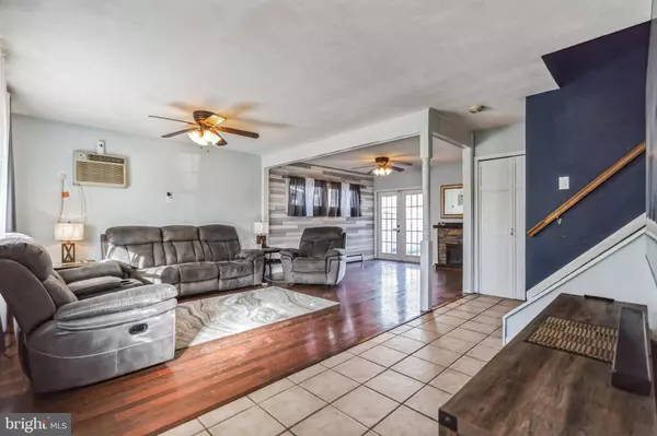 2935 NORMANDY DR, Philadelphia, PA 19154