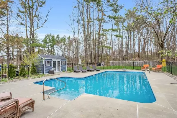 10 Jenkins Rd, Andover, MA 01810