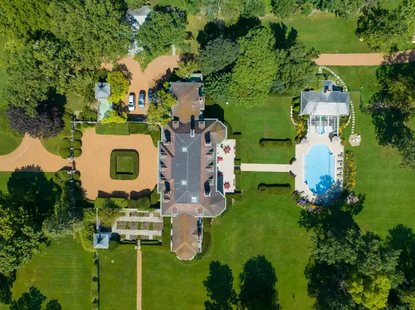 255 N Green Bay RD, Lake Forest, IL 60045