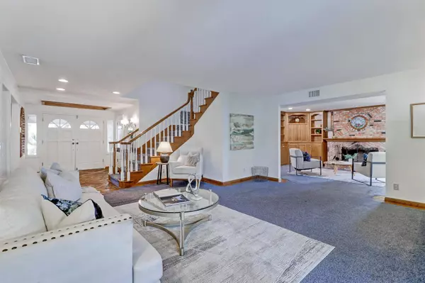 6286 Lake Athabaska Place, San Diego, CA 92119