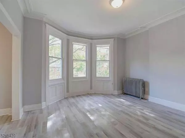 146 Bentley Ave, Jersey City, NJ 07304