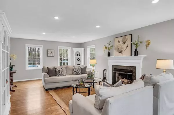 10 Jenkins Rd, Andover, MA 01810