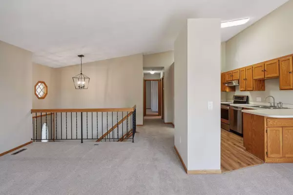 4314 Clemson CIR #A, Eagan, MN 55122