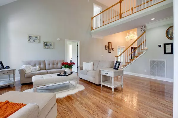 1926 Irby Ln, Murfreesboro, TN 37127