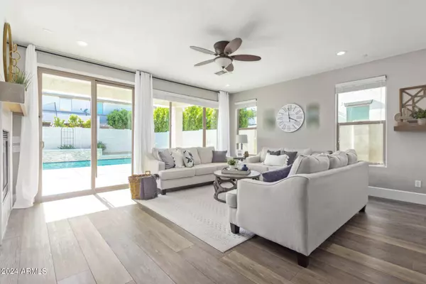 5144 W SADDLEHORN Road, Phoenix, AZ 85083